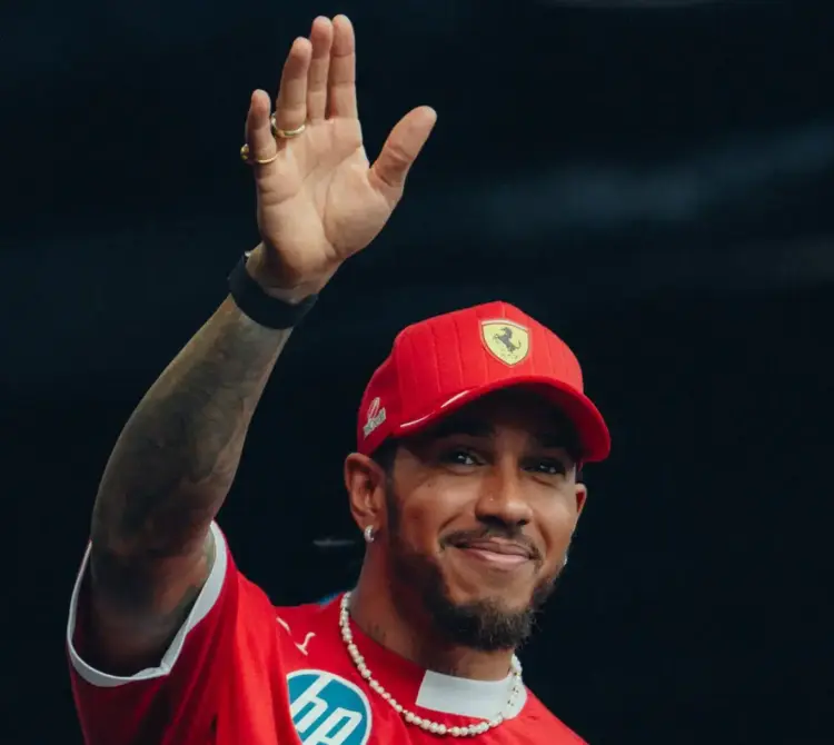 Egy mémmel reagált Alonso kritikájára Hamilton