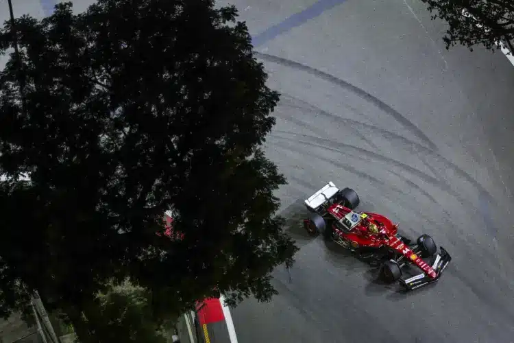 Hamilton büntetést kapott, elveszítette 7. helyét Hamilton büntetést kapott, elveszítette 7. helyét