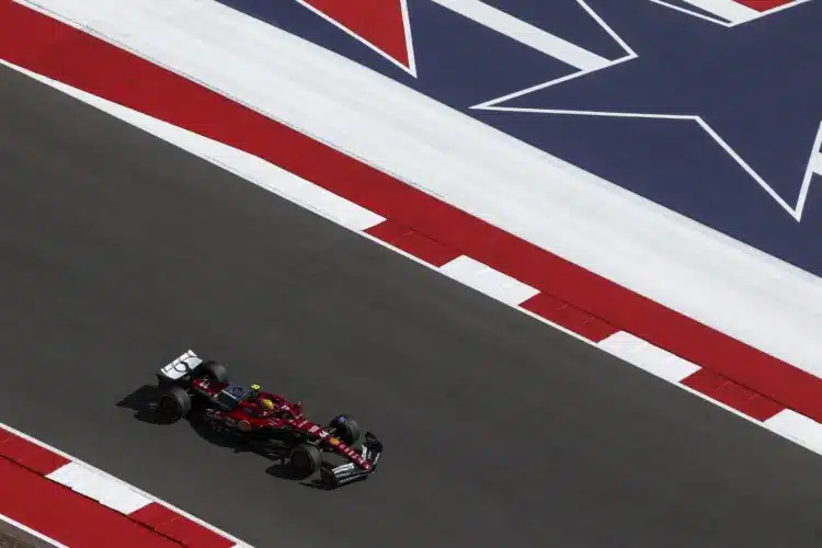 Egy hajszálon múlt: a HALO mentette meg Hamiltont a sprinten Egy hajszálon múlt: a HALO mentette meg Hamiltont a sprinten