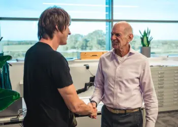 Fekete lyukak, 3D nyomtatás, idegen civilizációk és Adrian Newey – asztrofizikus járt az Aston Martinnál