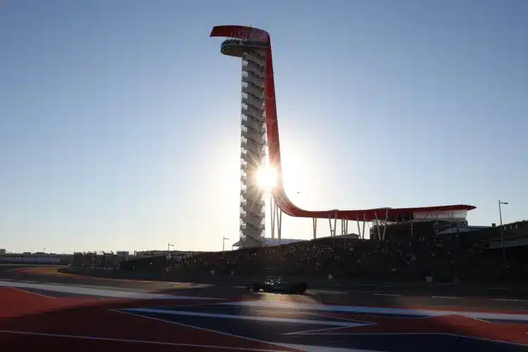 A Willliams a 2002-es festésével, az Aston Martin IQ teszttel, dobja fel a hétvégére a kinézetüket, és a McLaren sem a megszokott lesz