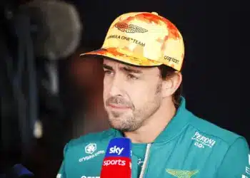 Alonso a tévé közvetítésnek is beszólt Szingapúrban