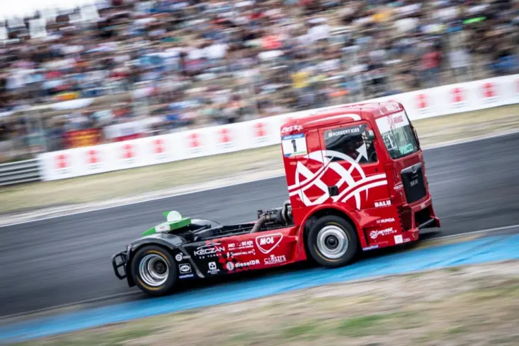 Fókuszban a csapatverseny – a Révész Racing Jaramában védheti meg címét Fókuszban a csapatverseny – a Révész Racing Jaramában védheti meg címét