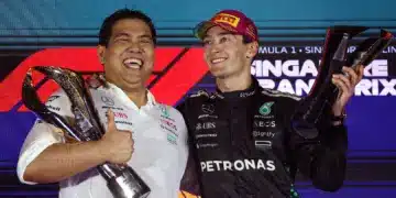 Tengku Muhammad Taufik (Petronas) és George Russell, 2025 Szingapúr