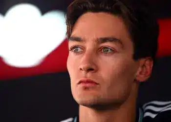 Russell az új szerződésével meg tudja akadályozni Verstappen Mercedeshez igazolását!