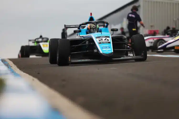 Legendás pályán búcsúzik a brit F4-től Molnár Martin