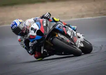 Az első körökben még meg tudta szorongatni Bulega Razgatlıoğlut, végül ismét megállíthatatlan volt