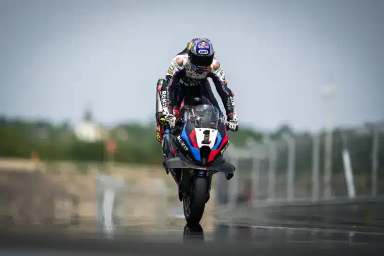 Kérdést sem hagyott Razgatlıoğlu, övé a pole Estorilban Bulega előtt, akinek nem volt esélye