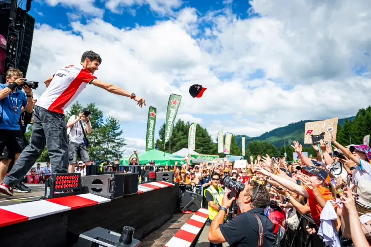 Élete legnagyobb balesetéről vallott Ocon, ami után összeesett a zuhanyzóban Élete legnagyobb balesetéről vallott Ocon, ami után összeesett a zuhanyzóban