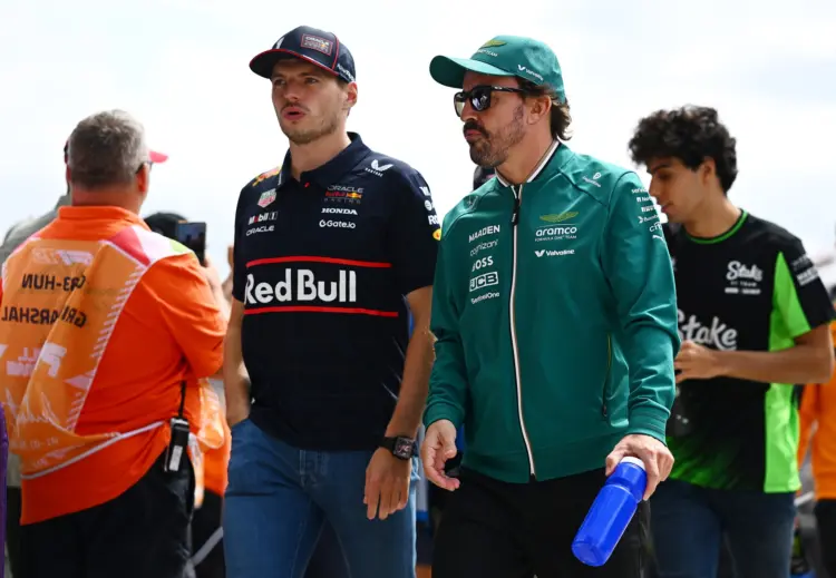 Verstappen elkezdett komolyan érdeklődni az Aston Martin iránt? Verstappen elkezdett komolyan érdeklődni az Aston Martin iránt?