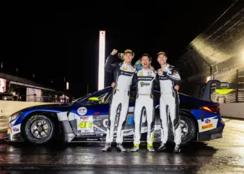 Valentino Rossi úja győzött Indianapolisban – ezúttal négy keréken