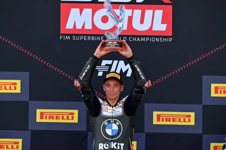 Razgatlıoğlu világbajnoki címmel búcsúzik a Superbike-tól, Bulega-triplával zárult a szezon