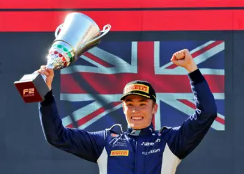 Ismét újonc versenyzőt vet be a Williams