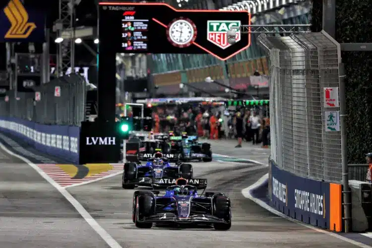 Kizárták mindkét Williamst a Szingapúri Nagydíj időmérőjéről