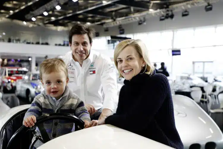 Toto Wolff Miss Ausztriát dobta későbbi feleségéért Toto Wolff Miss Ausztriát dobta későbbi feleségéért