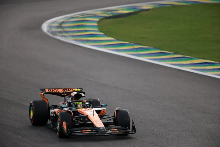 Hibátlan mérleggel távozik Norris Brazíliából, Verstappen a boxból indulva dobogóra állt, Piastri a büntetése után ötödik lett Hibátlan mérleggel távozik Norris Brazíliából, Verstappen a boxból indulva dobogóra állt, Piastri a büntetése után ötödik lett