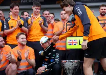 F1 pontverseny: Piastri lassan nagy bajba kerül, már hátrafelé is figyelnie kell