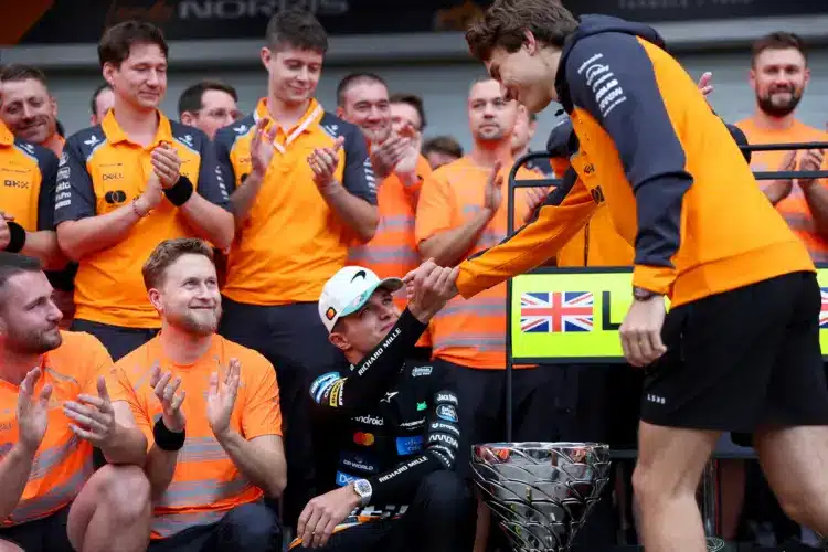 F1 pontverseny: Piastri lassan nagy bajba kerül, már hátrafelé is figyelnie kell