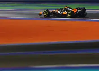 Piastri szerzett sprint pole-t Katarban, míg Verstappen küszködik, Hamilton a mezőny végén