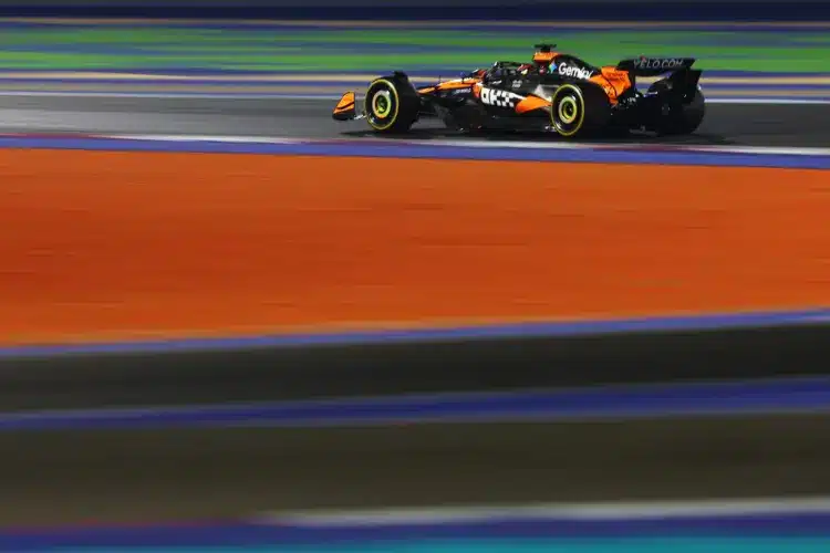 Piastri szerzett sprint pole-t Katarban, míg Verstappen küszködik, Hamilton a mezőny végén Piastri szerzett sprint pole-t Katarban, míg Verstappen küszködik, Hamilton a mezőny végén