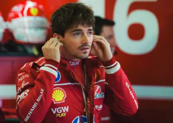 Eljegyezte barátnőjét Charles Leclerc