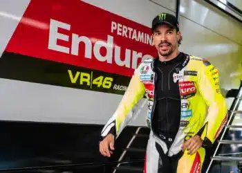 A nagyon furcsa rajtrácsos balesetbe belesérült Morbidelli