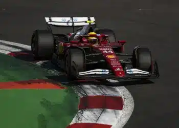 Egy ex-F1-es versenyző szerint Hamilton és mérnöke között nulla az összhang