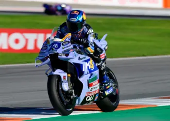 Álex Márquez nyerte az idei utolsó sprintet, Bezzecchi pedig megszerezte a világbajnoki bronzot