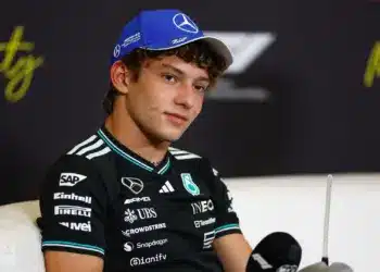 „Meglesték” Andrea Kimi Antonellit, a kép pedig meghatotta a Senna-rajongókat