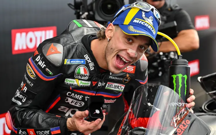 Bezzecchi elárulta a bizarr „lánykérés” okát Bezzecchi elárulta a bizarr „lánykérés” okát