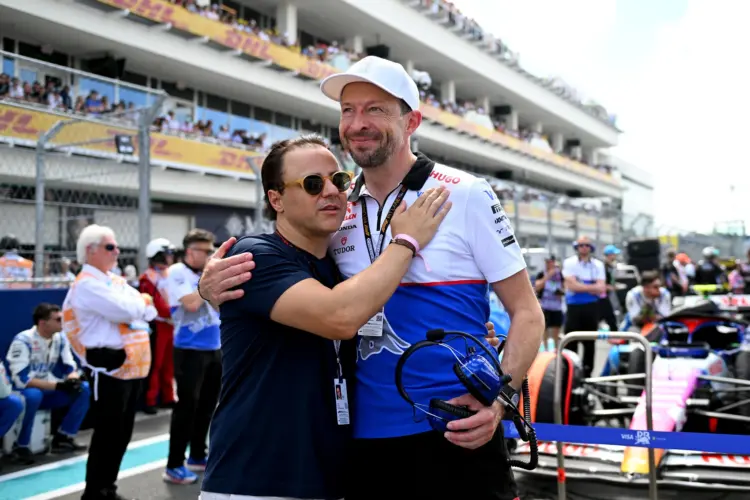 Massa pere a 2008-as bajnoki címért egyre hevesebbé válik Massa pere a 2008-as bajnoki címért egyre hevesebbé válik