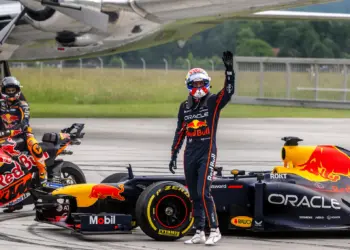 Megreformálná a hétvégéket Verstappen