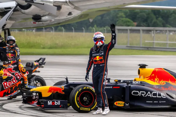 Megreformálná a hétvégéket Verstappen