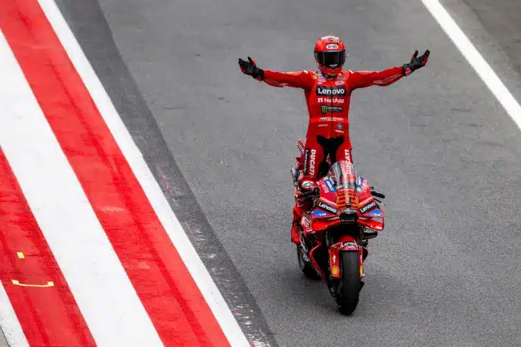 Megszólalt a MotoGP főorvosa Márquez sérülésével kapcsolatban, ami a következő szezonját befolyásolhatja Megszólalt a MotoGP főorvosa Márquez sérülésével kapcsolatban, ami a következő szezonját befolyásolhatja