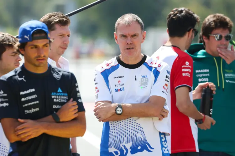 A Racing Bulls csapatfőnöke elmagyarázta, miért nincs még végleges 2026-os pilótafelállásuk A Racing Bulls csapatfőnöke elmagyarázta, miért nincs még végleges 2026-os pilótafelállásuk