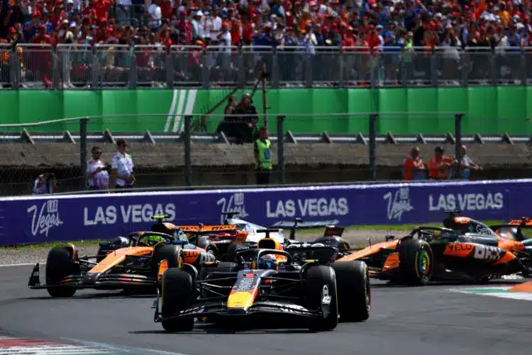 A McLaren Verstappen bajnoki címét segíti, állítja az egykori csapatfőnök