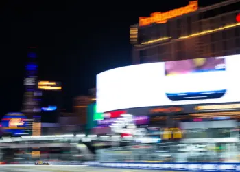 Az F1-es Las Vegas-i Nagydíjon gyakori a fűszag – Ez az oka!