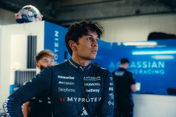 Márpedig az F1-esek is „valódi” sportolók, de néha ők is betolnak egy kis sütit Márpedig az F1-esek is „valódi” sportolók, de néha ők is betolnak egy kis sütit