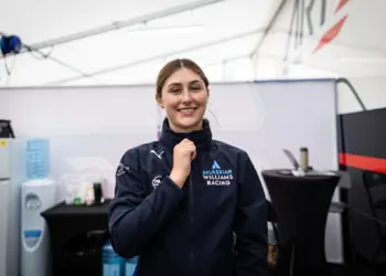 Szakágat vált az F1 Academy versenyzője, és apja nyomdokaiba lép