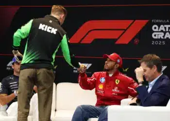 Hamilton nem sokon múlt, hogy a Sauberben kössön ki!