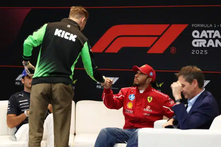 Hamilton nem sokon múlt, hogy a Sauberben kössön ki!