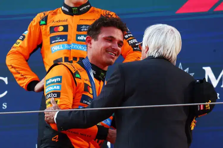 Ecclestone szerint az egyik bajnokaspiráns beképzelt, és ellene fogad