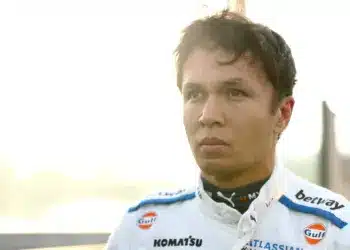 Albon háborog az F1 téli szünetének brutális rövidsége miatt