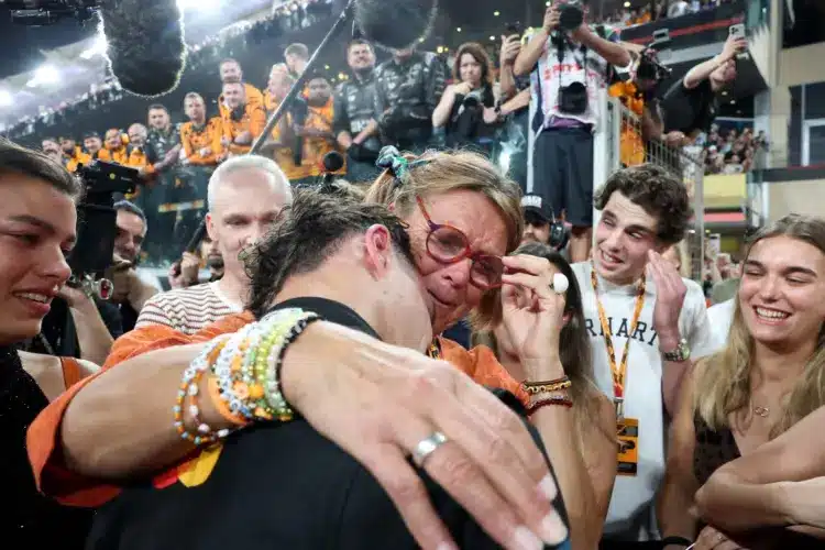 Hiába volt jelen Abu Dhabiban Norris barátnője, édesanyja lopta el a show-t