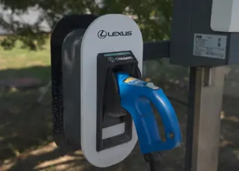 Az ABB és a Toyota együtt alakítják az e-mobilitás jövőjét