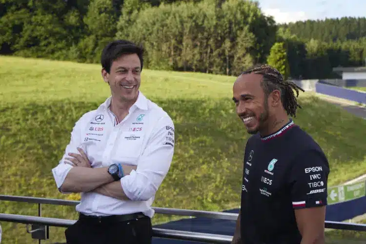 Wolff szerint Hamilton naponta gondol még a 2021-es F1-es bajnoki cím elvesztésére Verstappen ellen Wolff szerint Hamilton naponta gondol még a 2021-es F1-es bajnoki cím elvesztésére Verstappen ellen