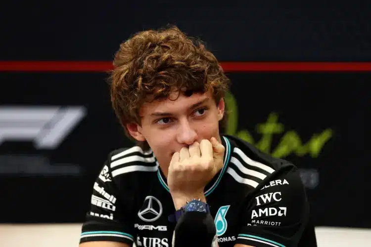 Wolff megorrolt Markóra, annak esztelen vádja miatt Antonelli irányába