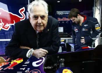 Az Alliance Airlines 1966 F1 világbajnokát festette az egyik repülőgépére