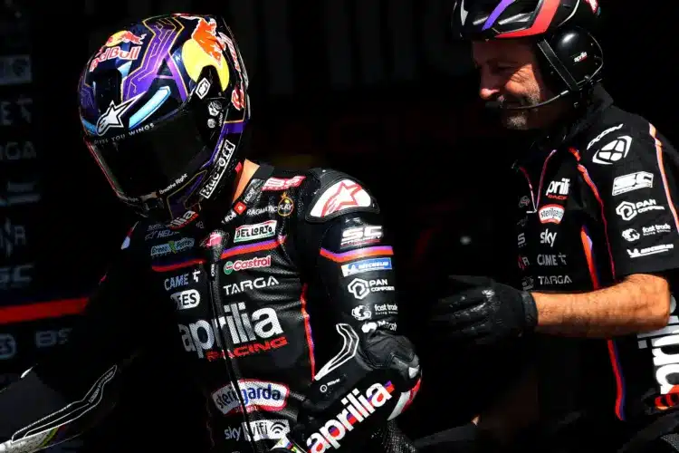 Rivális csapat szerelőjének álcázta magát az, aki meglopta a tavalyi világbajnokot Rivális csapat szerelőjének álcázta magát az, aki meglopta a tavalyi világbajnokot