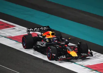 Verstappené az év utolsó pole pozíciója, holnap még bármi lehetséges!